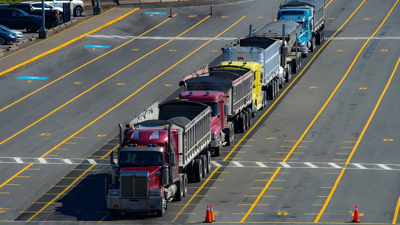 Fuel-Cards-for-Hotshot-Trucking